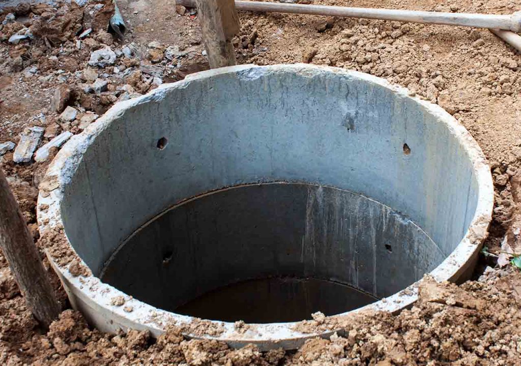 Installing a concrete septic tank.